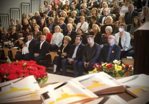 nagrodzeni nauczyciela na auli