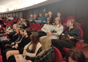 Uczniowie na spektaklu w Teatrze Wielkim