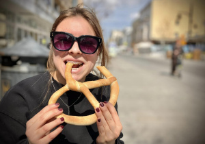 Portret uczennicy na ulicy Piotyrkowskiej