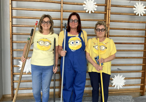 Pracownicy Tischnerówki przebrani za minionki