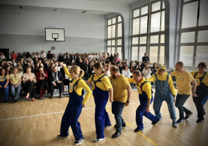 Taniec minionków do piosenki My jesteśmy tanie dranie