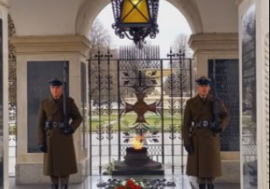 Grób Nieznanego Żółnierza z wartą honorową