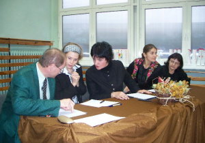 Jury Konkursu-od lewej dr Witold Glinkowski, dr Joanna Błażejewska, Matia Tuchowska- wiceprezes stowarzyszenia Drogami Tischnera, , dr Stanisława Trebunia-Staszel, Ewa Sztombka